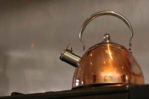 How-long-does-it-take-to-boil-water-on-an-electric-kettle