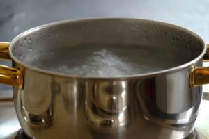 How-long-does-it-take-to-boil-water-on-the-Stove?